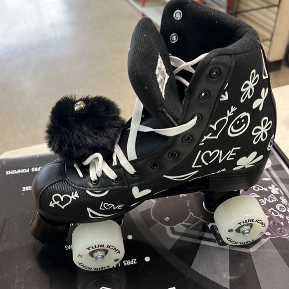 Brand new Epic Skates - Picture 3 of 4